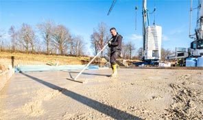 Betonage der Bodenplatte Bürogebäude Kaisersesch – ausgeführt von ZENZ-Massivhaus